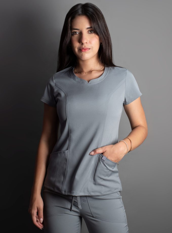 Scrub Top Antifluido Free Movement™ S480 | Plateado